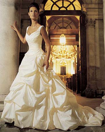 Re: Wedding Dress w/ Pick-Ups: Anyone have pics??? Some more Re: Wedding Dress w/ Pick-Ups: Anyone have pics??? Some more
