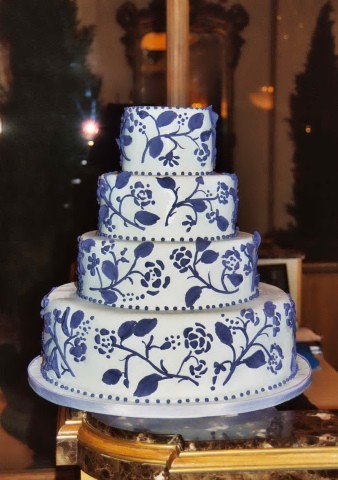 royal blue and pink wedding cake