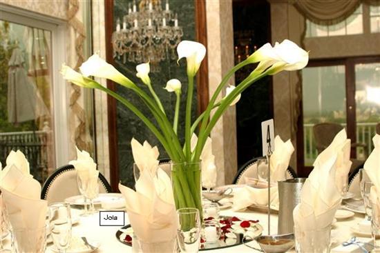 Re Anyone have pics of Calla Lily centerpieces and or bouquets