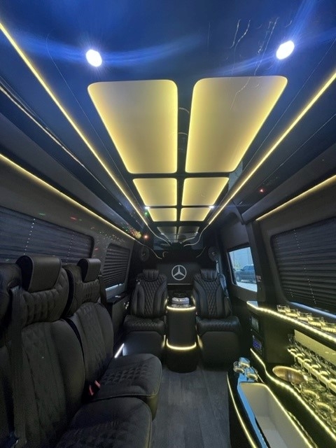 M & V Limousines