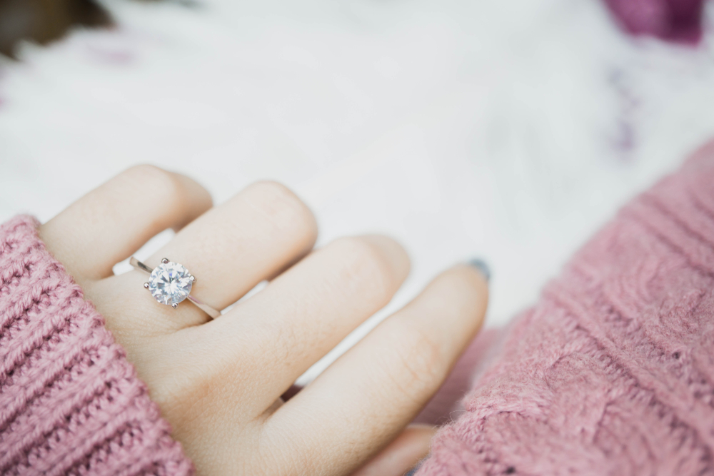 Fabulous Photo Opportunities: Bedazzling Ideas For Showcasing Your E-Ring