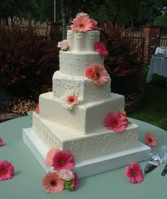 Brides Helping Brides ™ Pics of square/round cake combo? LIWeddings