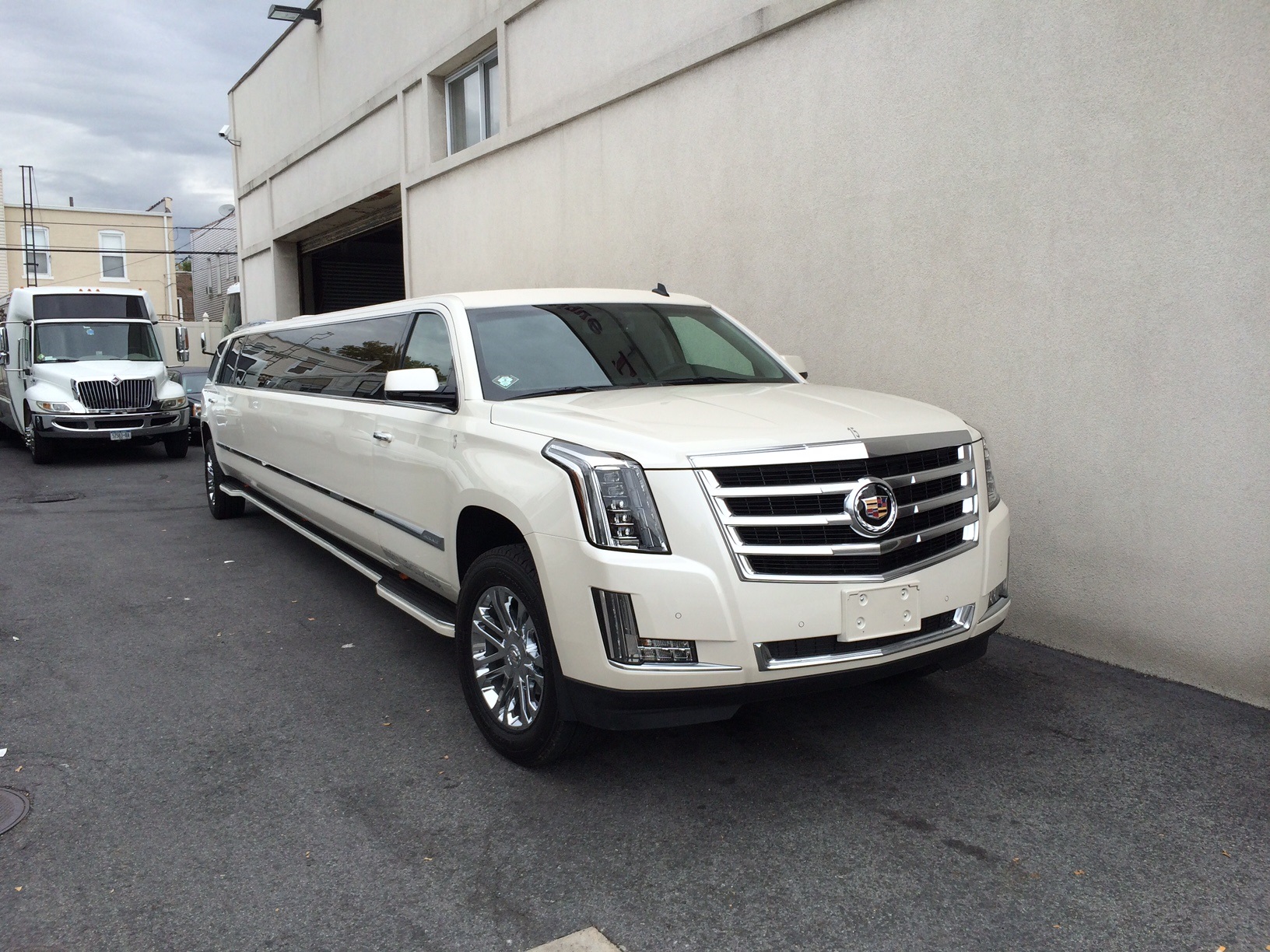 Romantique Double Diamond Limousines