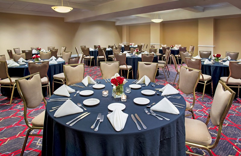 Four Points by Sheraton Melville Long Island