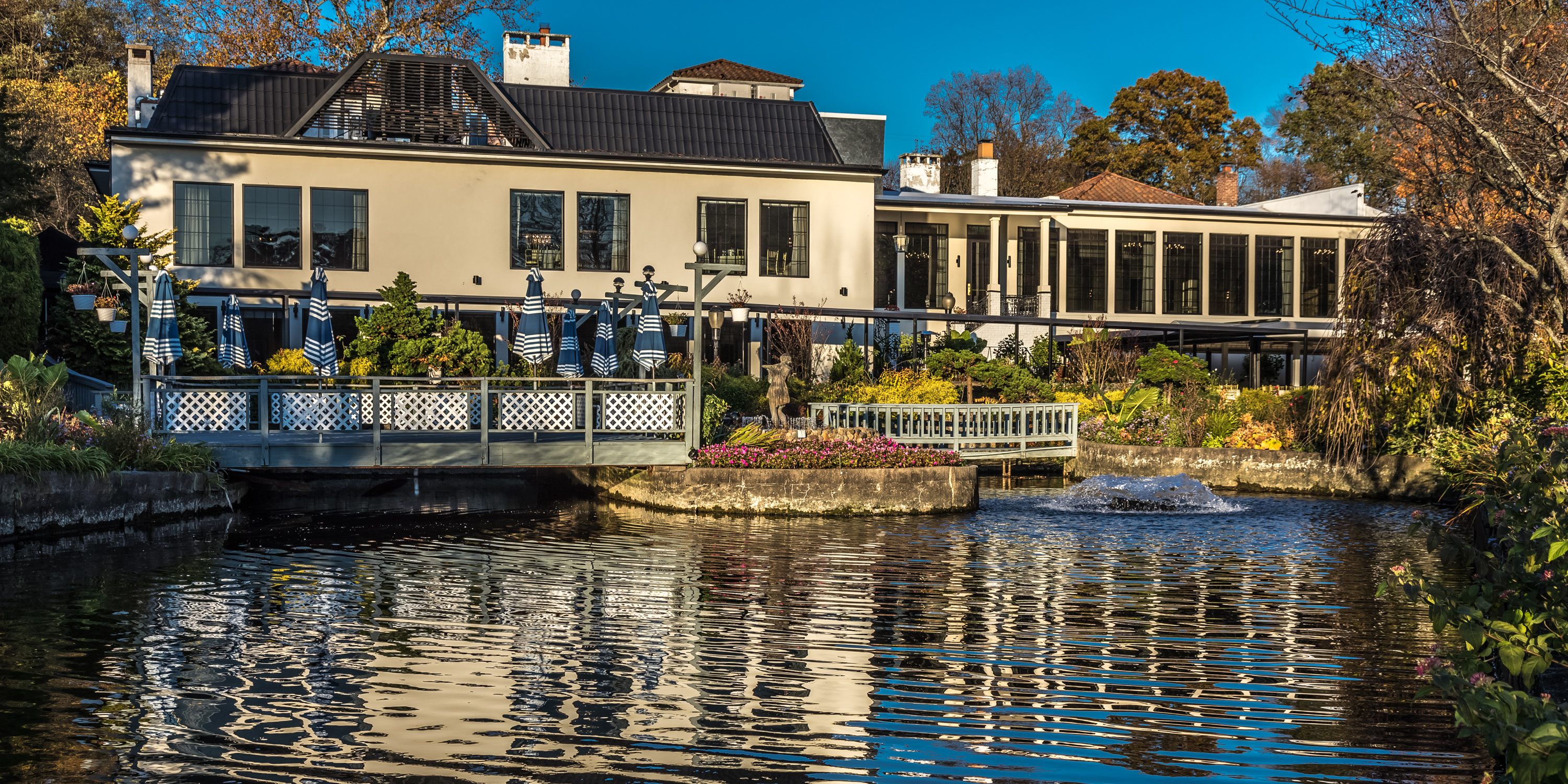 Swan Club on the Harbor