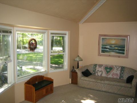 6412808_3.jpg