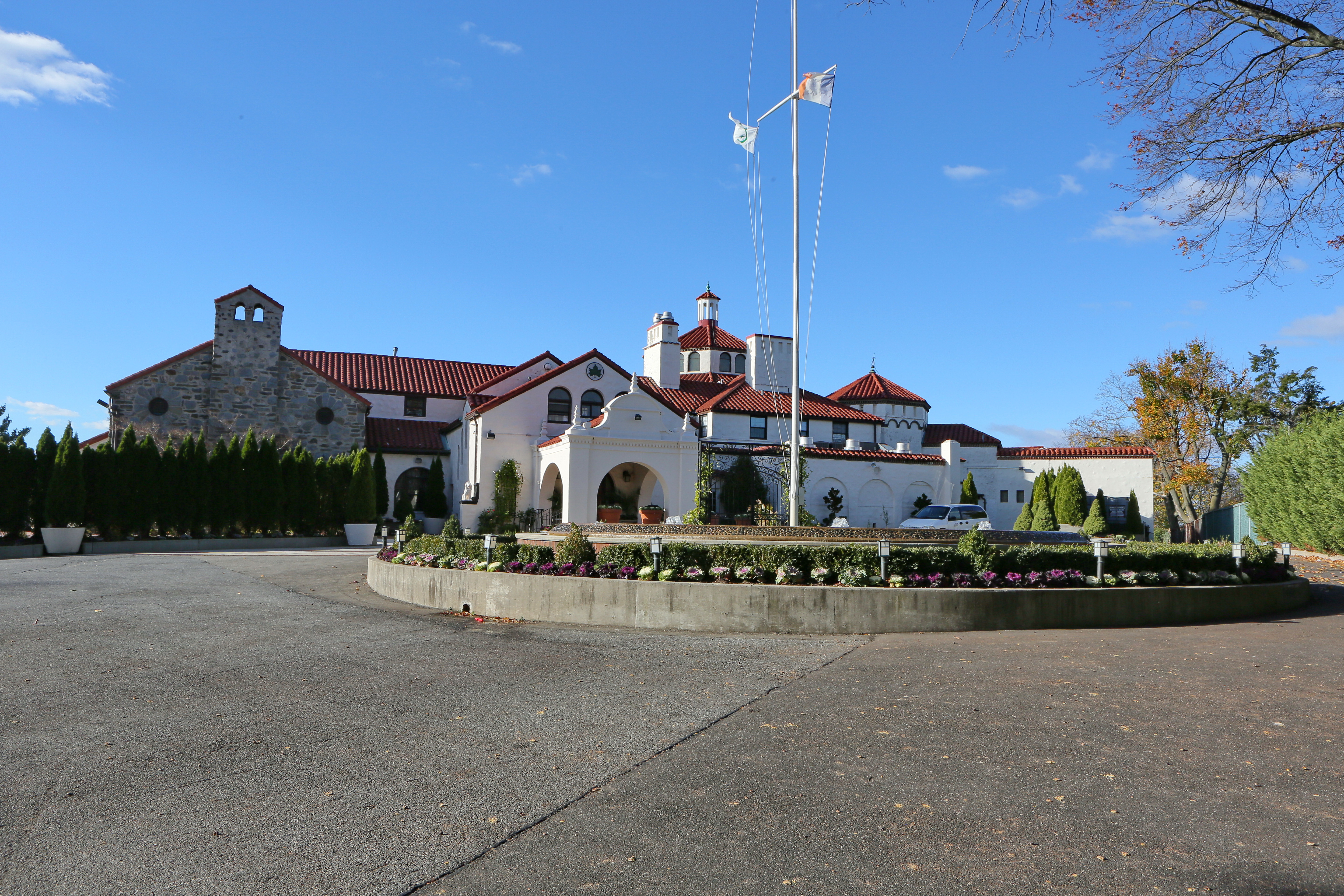 Douglaston Manor