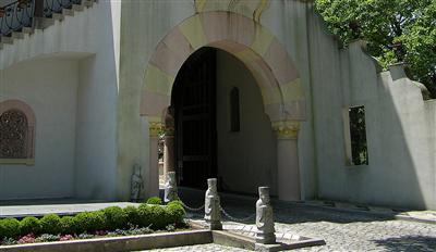 Lessing&amp;#039;s Waterfront Mansions