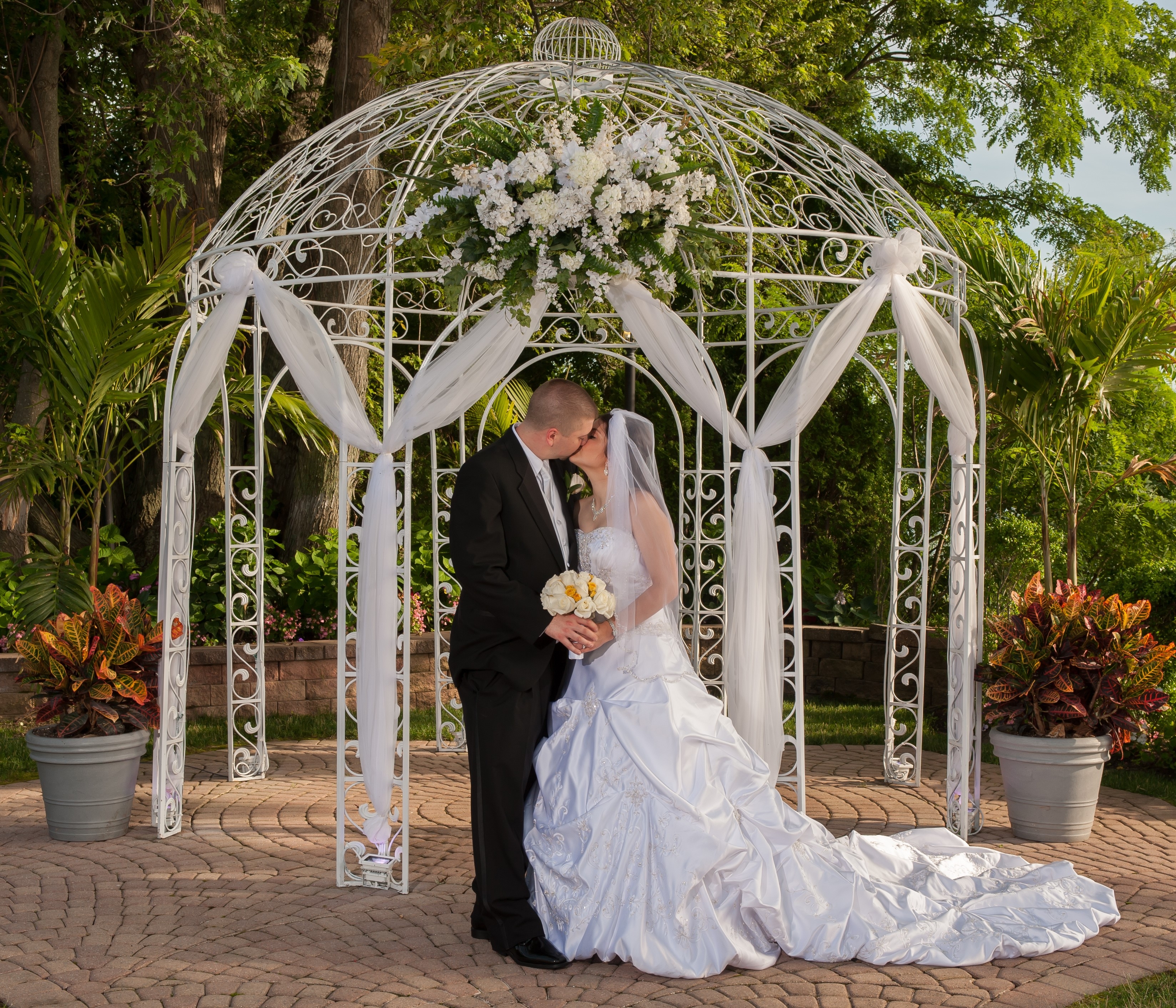 How to Plan a Luxury Long Island Wedding on a Budget