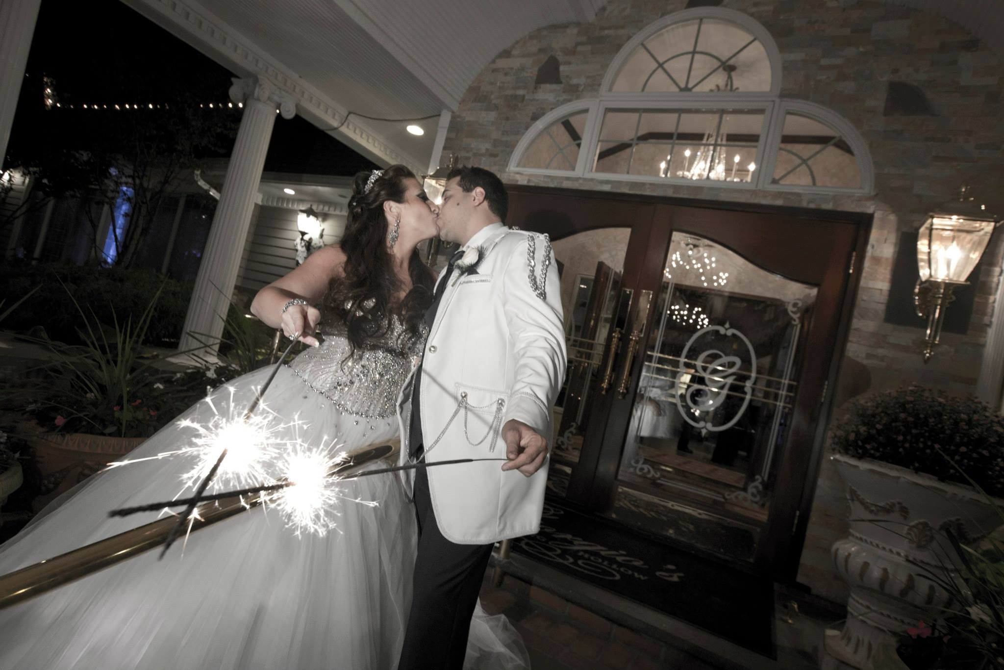 7 Ways to Wow Your Wedding Guests from Arrival to After-Party